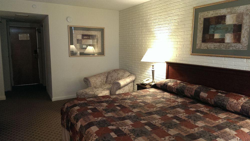 Howard Johnson By Wyndham Williamsburg Norge Exterior foto