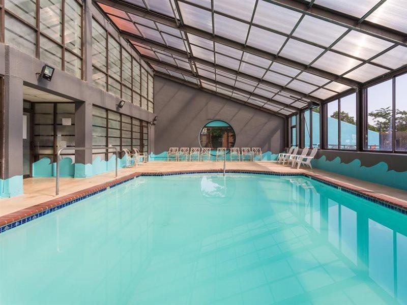Howard Johnson By Wyndham Williamsburg Norge Exterior foto